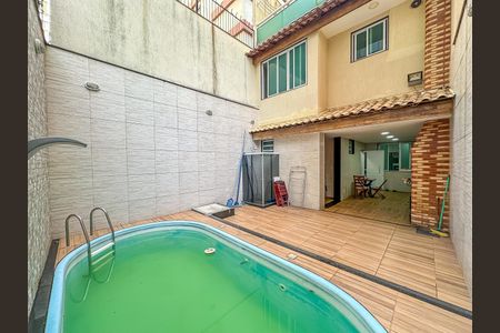 Casa à venda com 320m², 4 quartos e 2 vagas Casa à venda com 320m², 4 quartos e 2 vagasPiscina