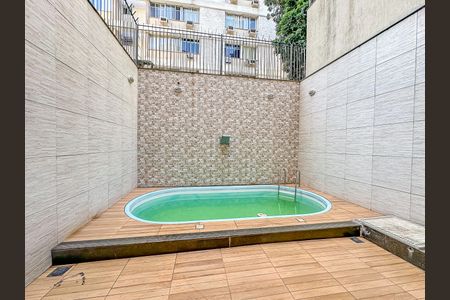 Casa à venda com 320m², 4 quartos e 2 vagas Casa à venda com 320m², 4 quartos e 2 vagasPiscina