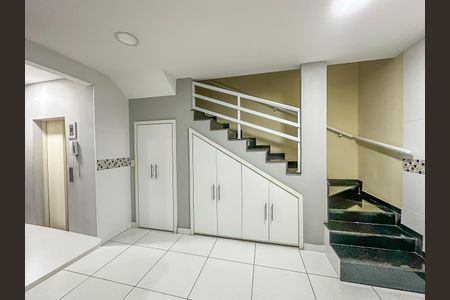 Casa à venda com 320m², 4 quartos e 2 vagas Casa à venda com 320m², 4 quartos e 2 vagasCozinha