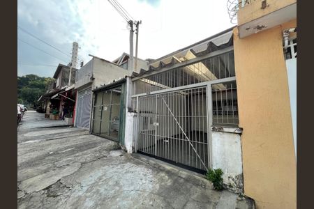 Casa à venda com 101m², 3 quartos e 1 vaga Casa à venda com 101m², 3 quartos e 1 vagaFachada