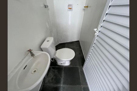 Casa à venda com 101m², 3 quartos e 1 vaga Casa à venda com 101m², 3 quartos e 1 vagaBanheiro 2