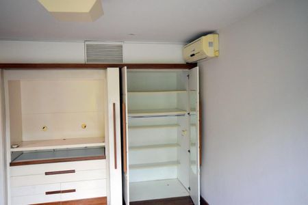 Apartamento à venda com 148m², 3 quartos e 2 vagas Apartamento à venda com 148m², 3 quartos e 2 vagasQuarto 2