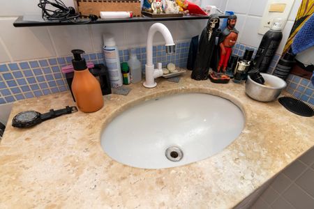Casa de condomínio à venda com 190m², 3 quartos e 3 vagas Casa de condomínio à venda com 190m², 3 quartos e 3 vagasBanheiro 2