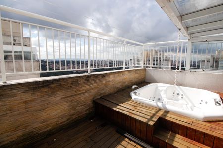 Apartamento à venda com 256m², 4 quartos e 3 vagasJacuzzi