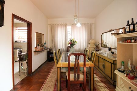 Casa à venda com 400m², 3 quartos e 5 vagas Casa à venda com 400m², 3 quartos e 5 vagasSala de Jantar
