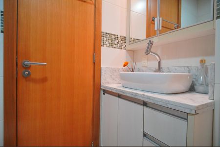 Apartamento à venda com 71m², 2 quartos e 2 vagasBanheiro da Suíte