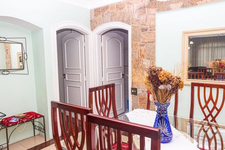 Casa à venda com 525m², 4 quartos e 6 vagas Casa à venda com 525m², 4 quartos e 6 vagasSala de Jantar