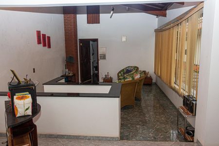 Casa à venda com 525m², 4 quartos e 6 vagas Casa à venda com 525m², 4 quartos e 6 vagasSala 2