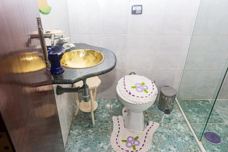 Casa à venda com 525m², 4 quartos e 6 vagas Casa à venda com 525m², 4 quartos e 6 vagasBanheiro Piscina