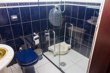Casa à venda com 525m², 4 quartos e 6 vagas Casa à venda com 525m², 4 quartos e 6 vagasBanheiro da Suíte 2