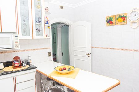 Casa à venda com 525m², 4 quartos e 6 vagas Casa à venda com 525m², 4 quartos e 6 vagasCozinha