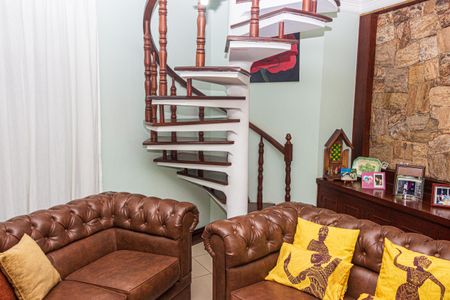 Casa à venda com 525m², 4 quartos e 6 vagas Casa à venda com 525m², 4 quartos e 6 vagasSala