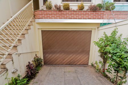 Casa à venda com 193m², 3 quartos e 4 vagas Casa à venda com 193m², 3 quartos e 4 vagasÁrea externa