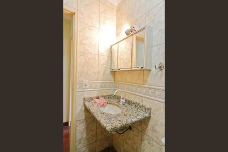 Casa à venda com 193m², 3 quartos e 4 vagas Casa à venda com 193m², 3 quartos e 4 vagasBanheiro