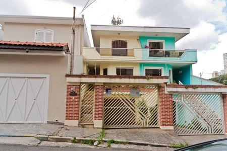 Casa à venda com 193m², 3 quartos e 4 vagas Casa à venda com 193m², 3 quartos e 4 vagasFachada + placa