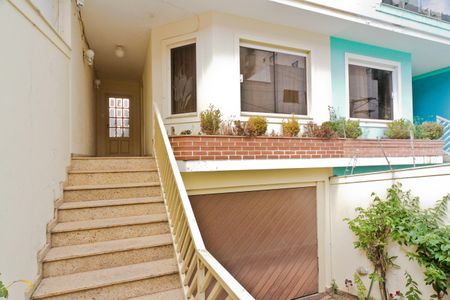 Casa à venda com 193m², 3 quartos e 4 vagas Casa à venda com 193m², 3 quartos e 4 vagasÁrea externa
