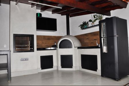 Casa à venda com 320m², 3 quartos e 4 vagas Casa à venda com 320m², 3 quartos e 4 vagasDetalhe - Piscina, Churrasqueira e Salão