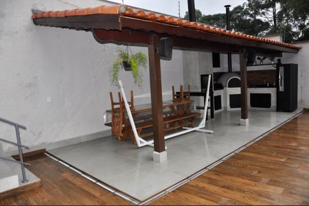 Casa à venda com 320m², 3 quartos e 4 vagas Casa à venda com 320m², 3 quartos e 4 vagasDetalhe - Piscina, Churrasqueira e Salão