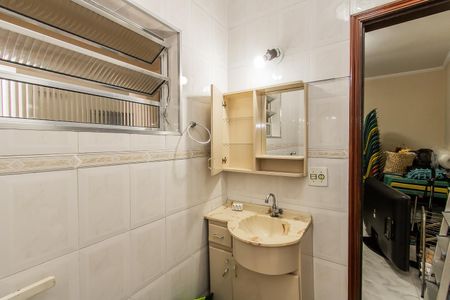 Casa à venda com 150m², 4 quartos e 2 vagas Casa à venda com 150m², 4 quartos e 2 vagasBanheiro de Serviço