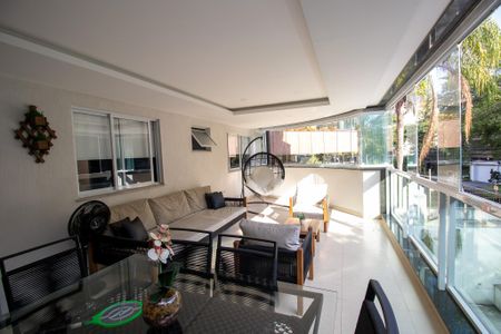 Apartamento à venda com 117m², 3 quartos e 2 vagasVaranda