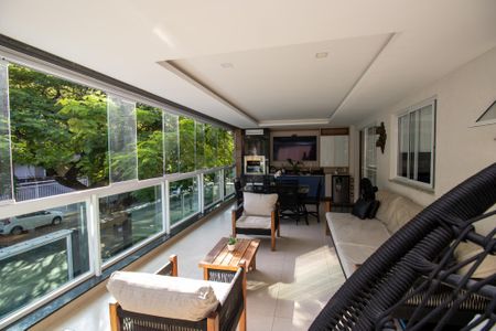 Apartamento à venda com 117m², 3 quartos e 2 vagasVaranda