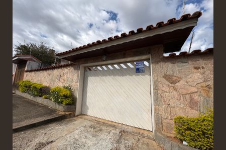 Casa à venda com 750m², 3 quartos e 6 vagasFachada e Placa