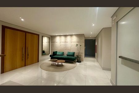 Apartamento à venda com 68m², 2 quartos e 2 vagasHall social