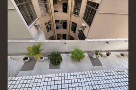 Apartamento à venda com 65m², 1 quarto e 1 vagaSala - vista