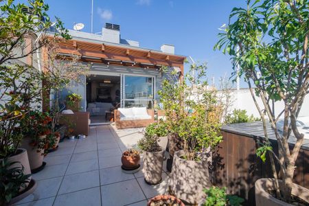 Apartamento à venda com 240m², 2 quartos e 2 vagas Apartamento à venda com 240m², 2 quartos e 2 vagasTerraço