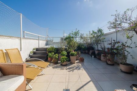 Apartamento à venda com 240m², 2 quartos e 2 vagas Apartamento à venda com 240m², 2 quartos e 2 vagasTerraço