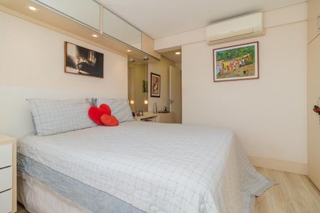 Apartamento à venda com 240m², 2 quartos e 2 vagas Apartamento à venda com 240m², 2 quartos e 2 vagasQuarto 1