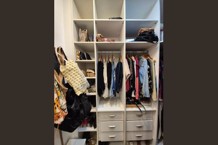Apartamento à venda com 400m², 4 quartos e 6 vagasCloset