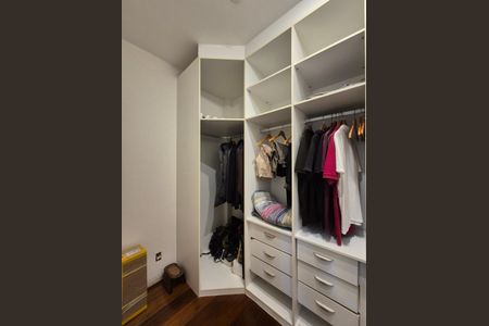 Apartamento à venda com 400m², 4 quartos e 6 vagasCloset da suíte 2