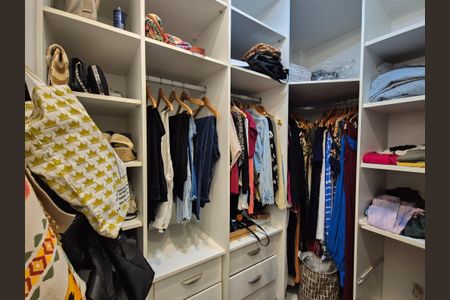Apartamento à venda com 400m², 4 quartos e 6 vagasCloset