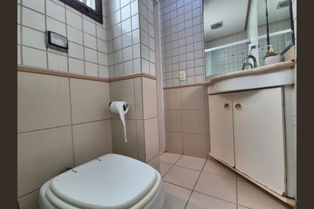 Apartamento à venda com 400m², 4 quartos e 6 vagasBanheiro da Suíte 2
