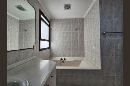 Apartamento à venda com 400m², 4 quartos e 6 vagasBanheiro da Suíte 1