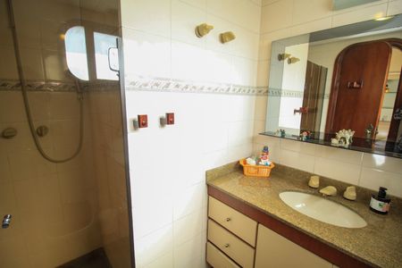 Apartamento à venda com 175m², 3 quartos e 3 vagas Apartamento à venda com 175m², 3 quartos e 3 vagasBanheiro Suíte 3