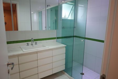 Apartamento para alugar com 326m², 6 quartos e 4 vagasBanheiro da Suíte