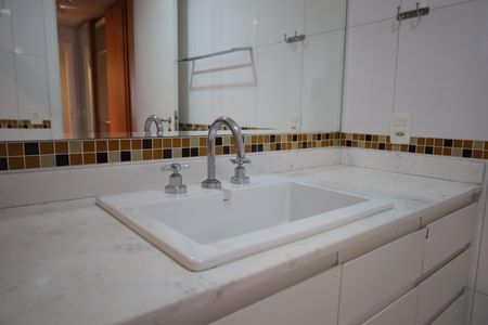 Apartamento para alugar com 326m², 6 quartos e 4 vagasBanheiro da Suíte 3