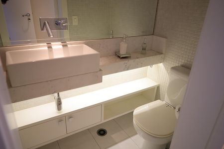 Apartamento para alugar com 326m², 6 quartos e 4 vagasLavabo