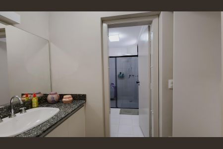 Apartamento à venda com 211m², 3 quartos e 2 vagas Apartamento à venda com 211m², 3 quartos e 2 vagasBanheiro Suite