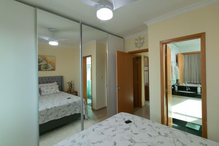 Apartamento à venda com 179m², 3 quartos e 3 vagas Apartamento à venda com 179m², 3 quartos e 3 vagasSuíte