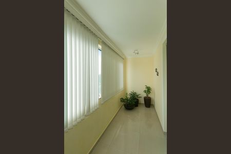 Apartamento à venda com 179m², 3 quartos e 3 vagas Apartamento à venda com 179m², 3 quartos e 3 vagasVaranda