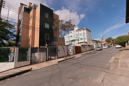 Apartamento à venda com 179m², 3 quartos e 3 vagas Apartamento à venda com 179m², 3 quartos e 3 vagasFachada