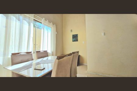 Casa de condomínio à venda com 100m², 2 quartos e 4 vagas Casa de condomínio à venda com 100m², 2 quartos e 4 vagasSala