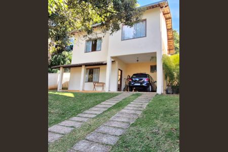 Casa de condomínio à venda com 100m², 2 quartos e 4 vagas Casa de condomínio à venda com 100m², 2 quartos e 4 vagasFachada