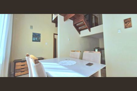 Casa de condomínio à venda com 100m², 2 quartos e 4 vagas Casa de condomínio à venda com 100m², 2 quartos e 4 vagasSala