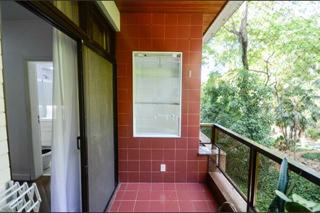 Apartamento à venda com 340m², 4 quartos e 3 vagas Apartamento à venda com 340m², 4 quartos e 3 vagasVaranda da Suíte 2