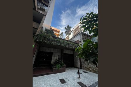 Apartamento à venda com 340m², 4 quartos e 3 vagas Apartamento à venda com 340m², 4 quartos e 3 vagasFachada