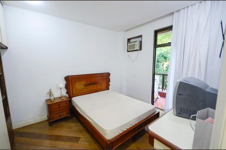 Apartamento à venda com 340m², 4 quartos e 3 vagas Apartamento à venda com 340m², 4 quartos e 3 vagasQuarto 1